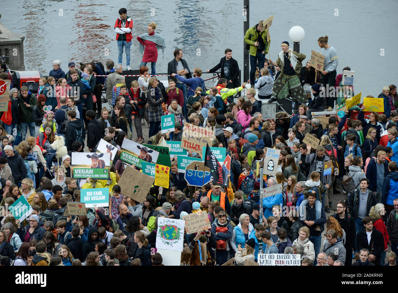 GERMANY, Hamburg city, Fridays for future, climate movement of pupils for climate protection and environment protection, school strike and rally with 70.000 protesters at Jungfernstieg 20. Sep 2019, Skolstrejk för klimatet was started by swedish pupil Greta Thunberg in Stockholm Stock Photo
