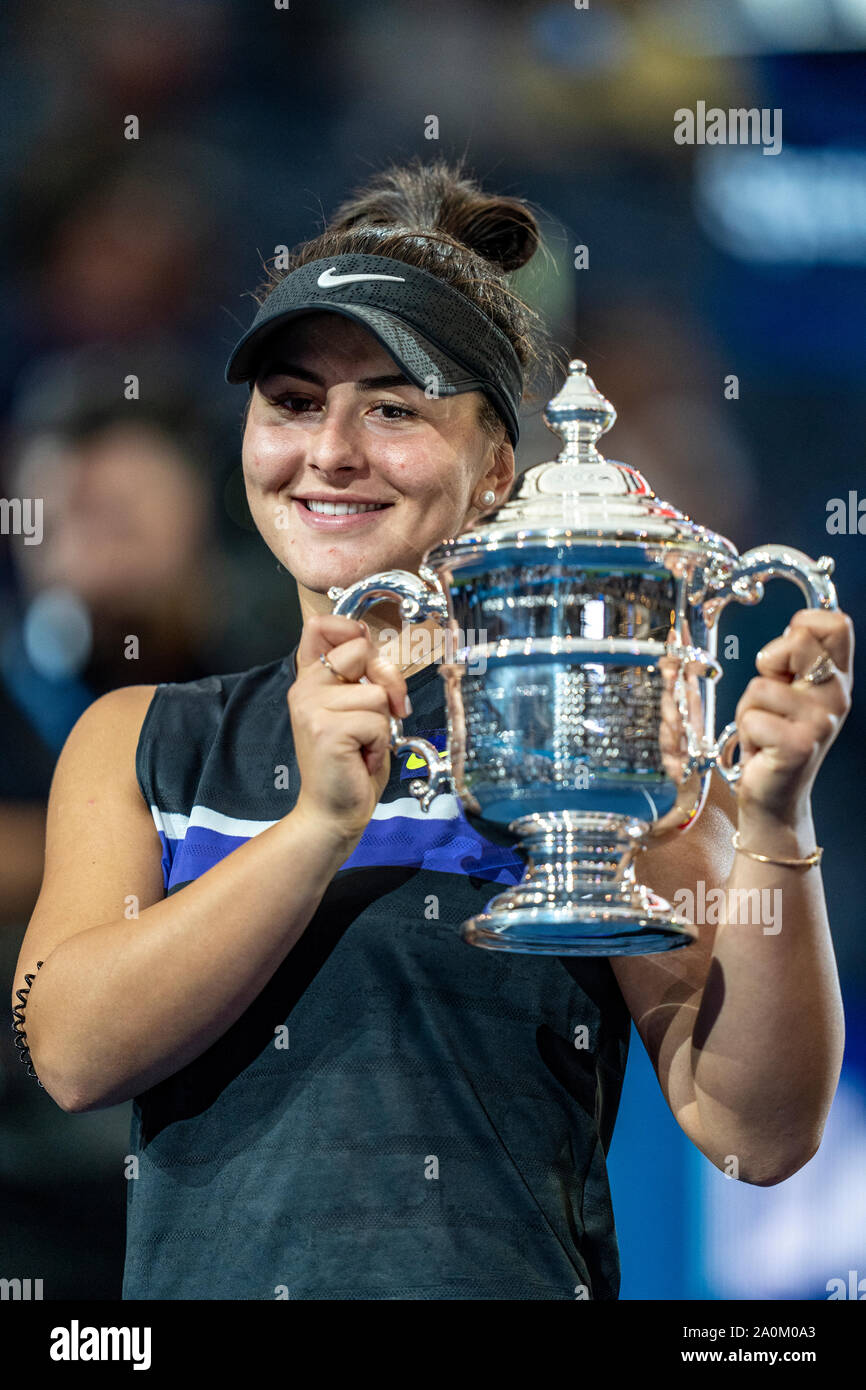 Bianca andreescu us open trophy hi-res stock photography and images - Alamy