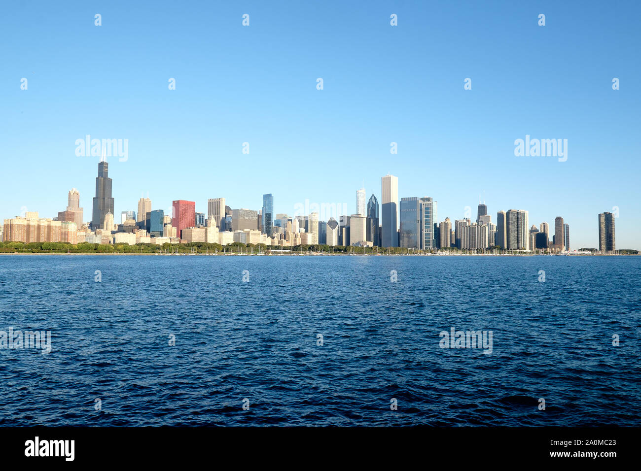 Chicago skyline lake michigan hi-res stock photography and images - Alamy