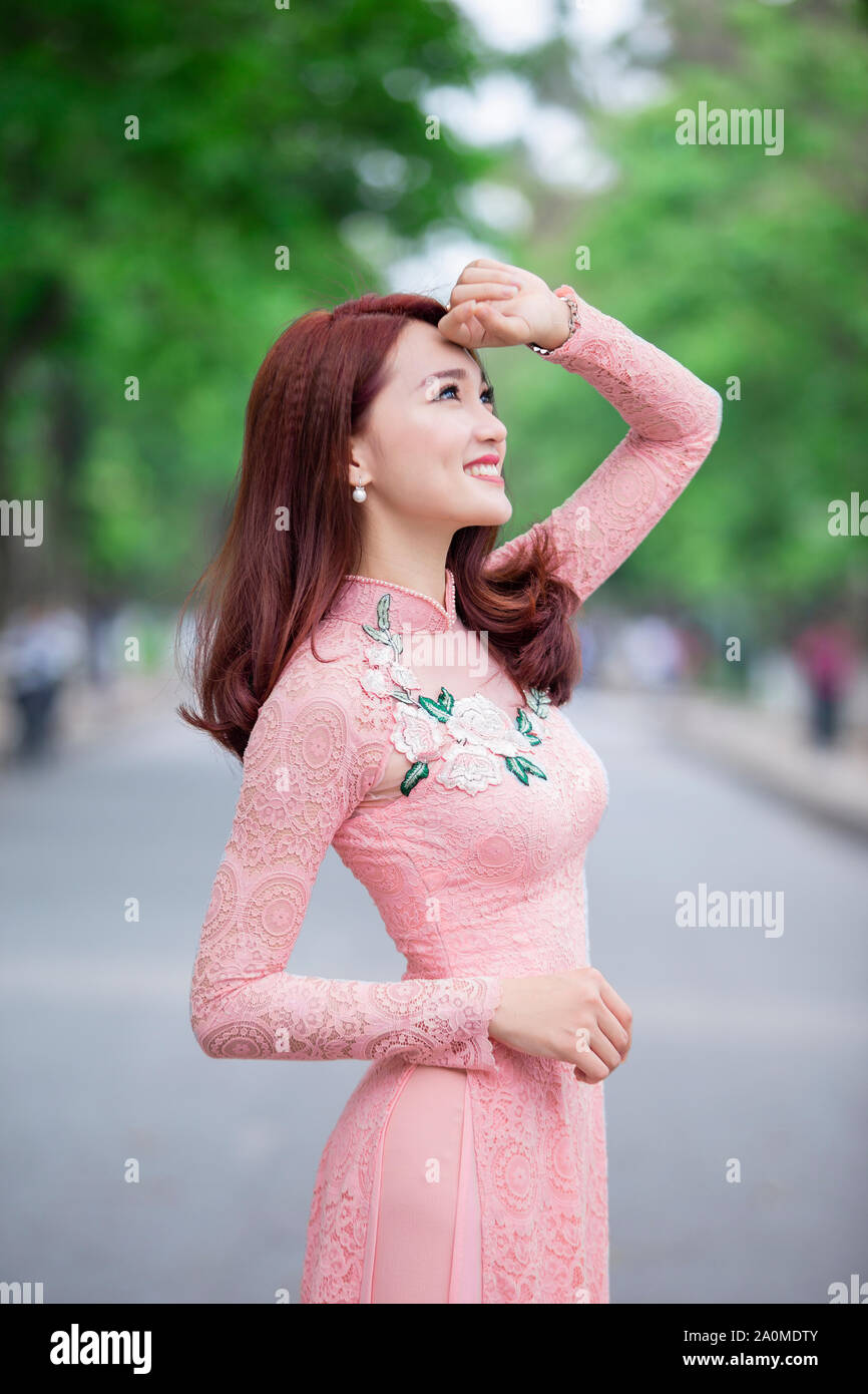 Vietnamese ao dai hi res stock photography and images Alamy