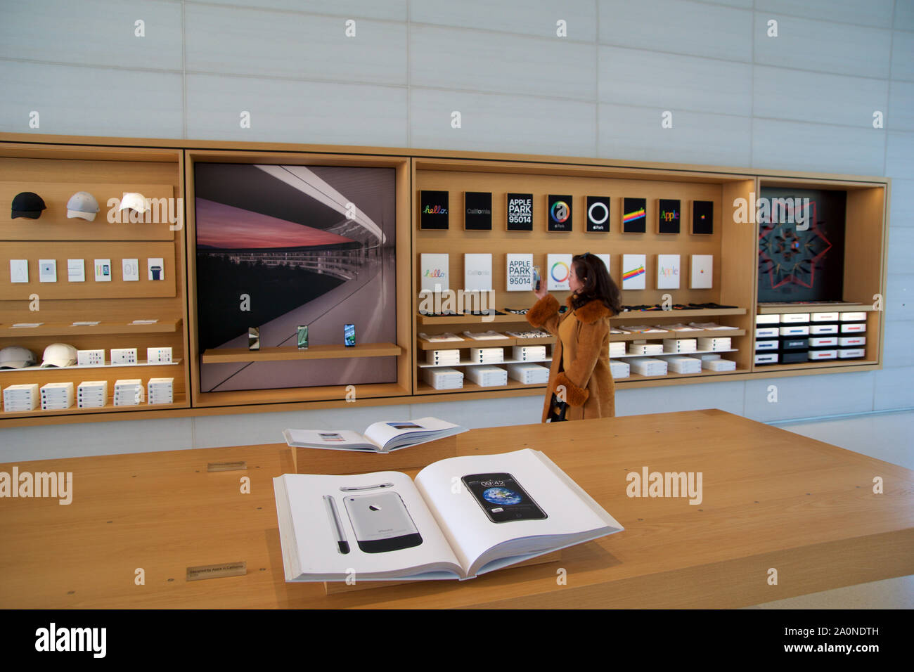 CUPERTINO, CALIFORNIA, UNITED STATES - NOV 26th, 2018: Interior with many customers in the new Apple store and Headquarters of Apple Park Visitor Stock Photo