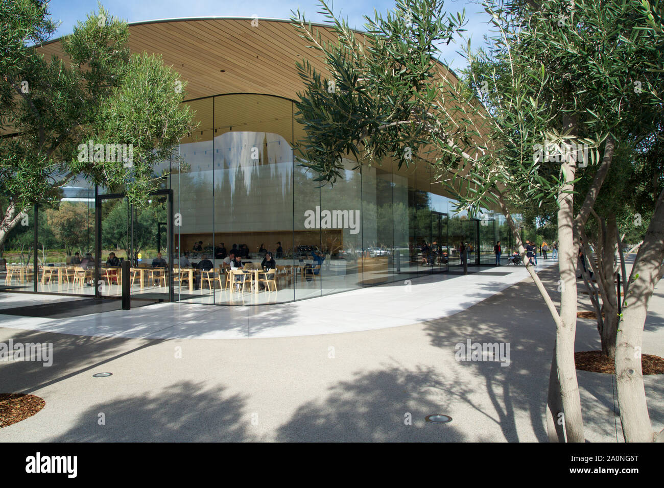 CUPERTINO, CALIFORNIA, UNITED STATES - NOV 26th, 2018: Exterior view of the new and modern Apple Park visitor center located next to their new Stock Photo