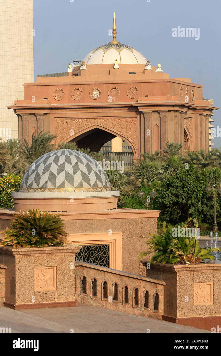 Emirates Palace. 2005. Abou Dhabi. Emirats Arabes Unis. / Emirates Palace. 2005. Emirate of Abu Dhabi. Stock Photo