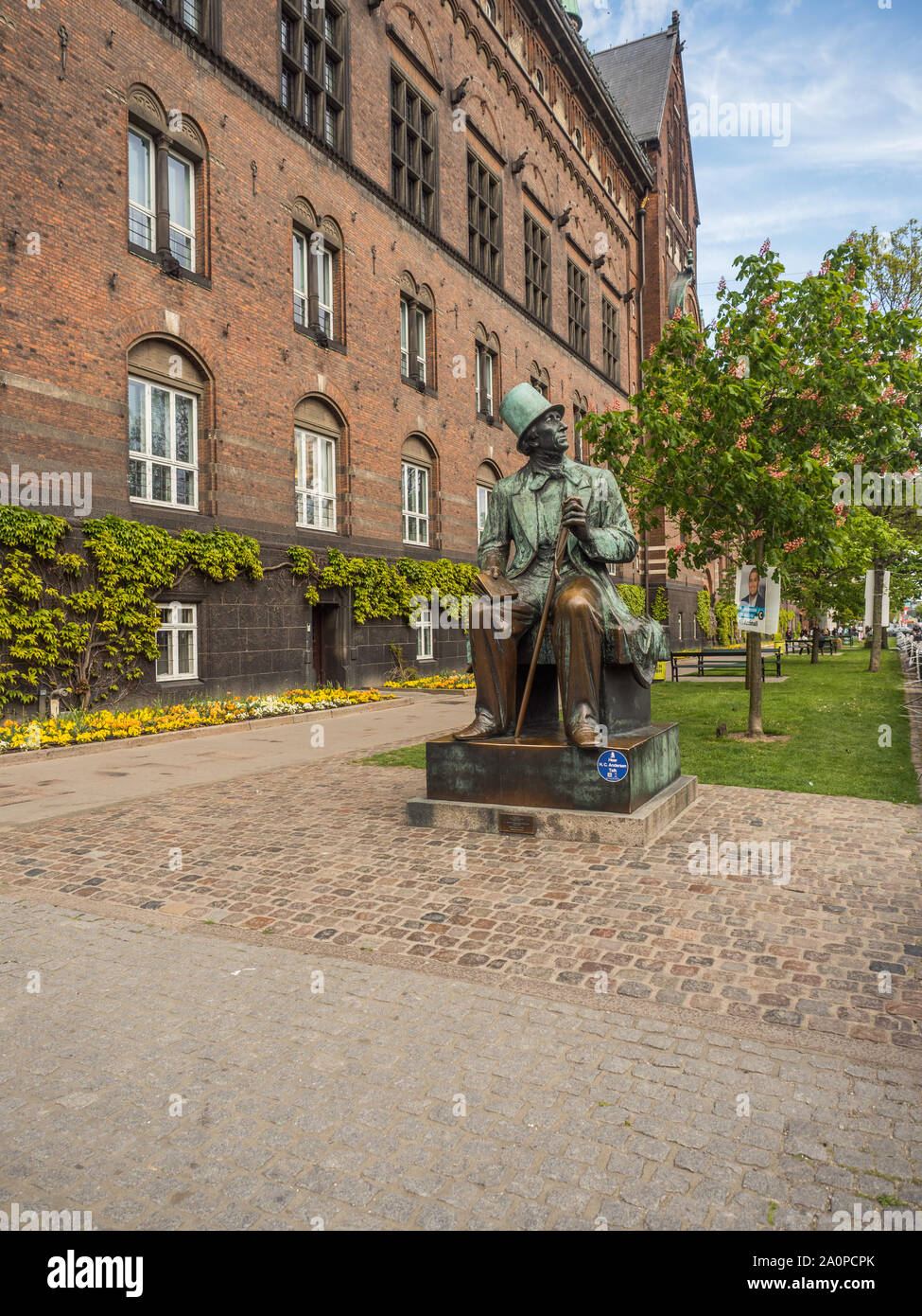 Hans christian andersen character hi-res stock photography and images ...