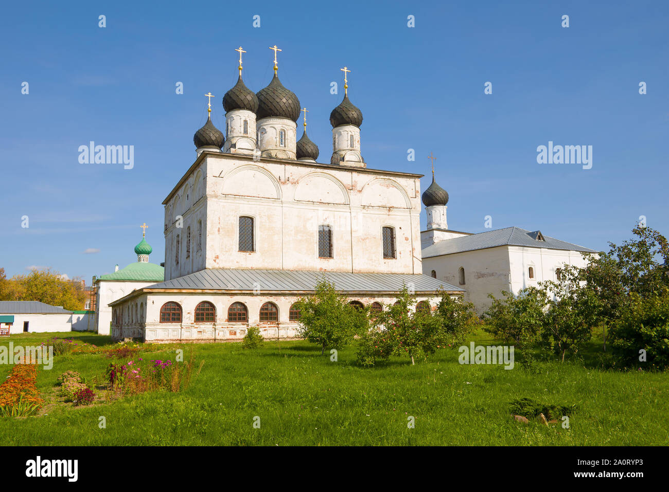 Trinity Cathedral in Holy Trinity Makaryevo-Unzhensky monastery on a sunny September day. Makaryev, Kostroma region. Russia Stock Photo