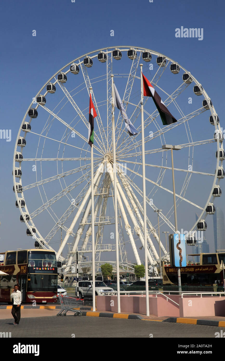 La Grande roue de la Marina. Abou Dhabi. Emirats Arabes Unis. / Marina Eye Ferris Wheel. Emirate of Abu Dhabi. Stock Photo