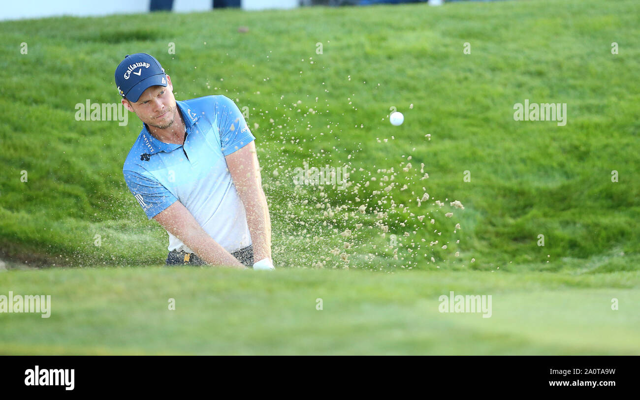 Wentworth Golf Club, Virginia Water, UK. 21 September 2019. Danny Willett of England plays out of the bunker on the 18th hole during Day 3 at the BMW PGA Championship. Editorial use only. Credit: Paul Terry/Alamy. Credit: Paul Terry Photo/Alamy Live News Stock Photo