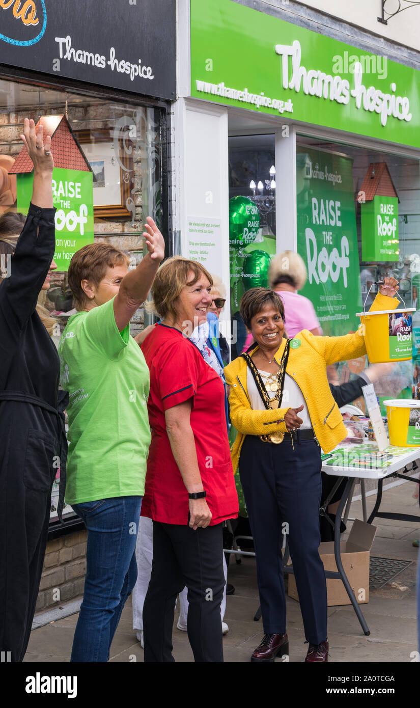 Thames hospice charity shop hires stock photography and images Alamy