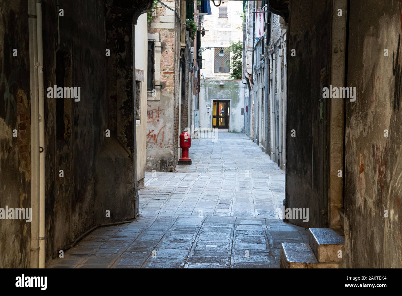 A narrow alleyway / street in Venice, Italy Stock Photo