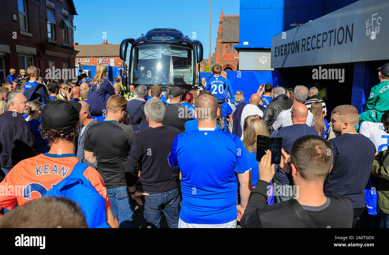 21st September 2019, Goodison Park, Liverpool, England ; Premier League Football, Everton vs Sheffield United : Everton fans await the arrival of the team bus Credit: Conor Molloy/News Images  English Football League images are subject to DataCo Licence Stock Photo