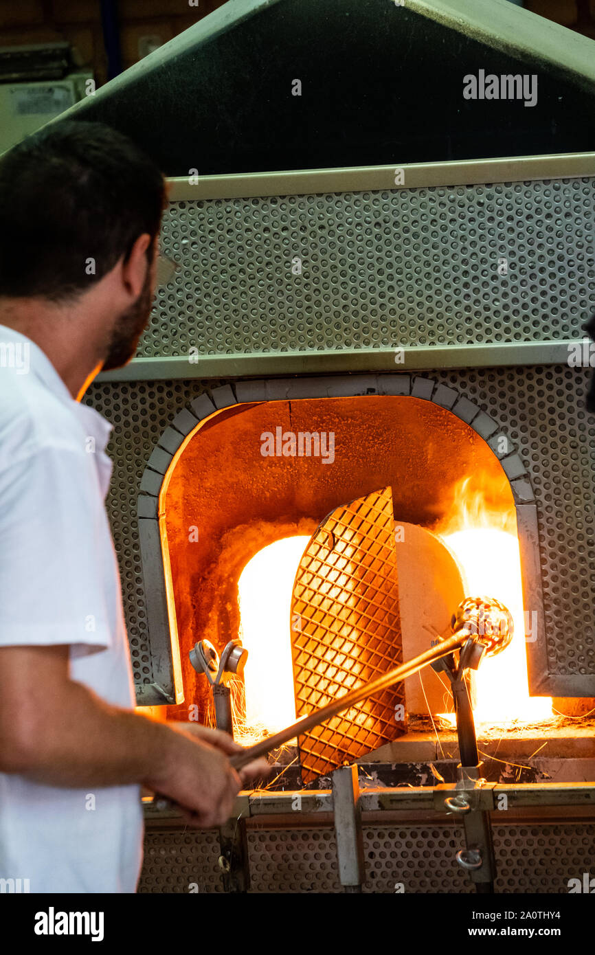 Traditional glass making by hand at Vetri Artistici, Murano, Italy Stock Photo Alamy