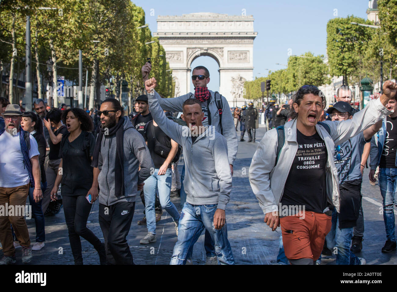 Paris, France. 21st Sep, 2019. Demonstrators shout slogans on the Champs Elysees in Paris, France, Sept. 21, 2019. French police had arrested 137 individuals in Paris by 16:00 local time (1400 GMT), as 'Yellow Vest' protests against President Emmanuel Macron's fiscal policy hit streets again on Saturday. In Paris, 7,500 police officers have been poured in and armored vehicles were deployed to handle more threats of rioting that, according to the government, risks to taint the social movement's 45th weekend of action. Credit: Aurelien Morissard/Xinhua Stock Photo
