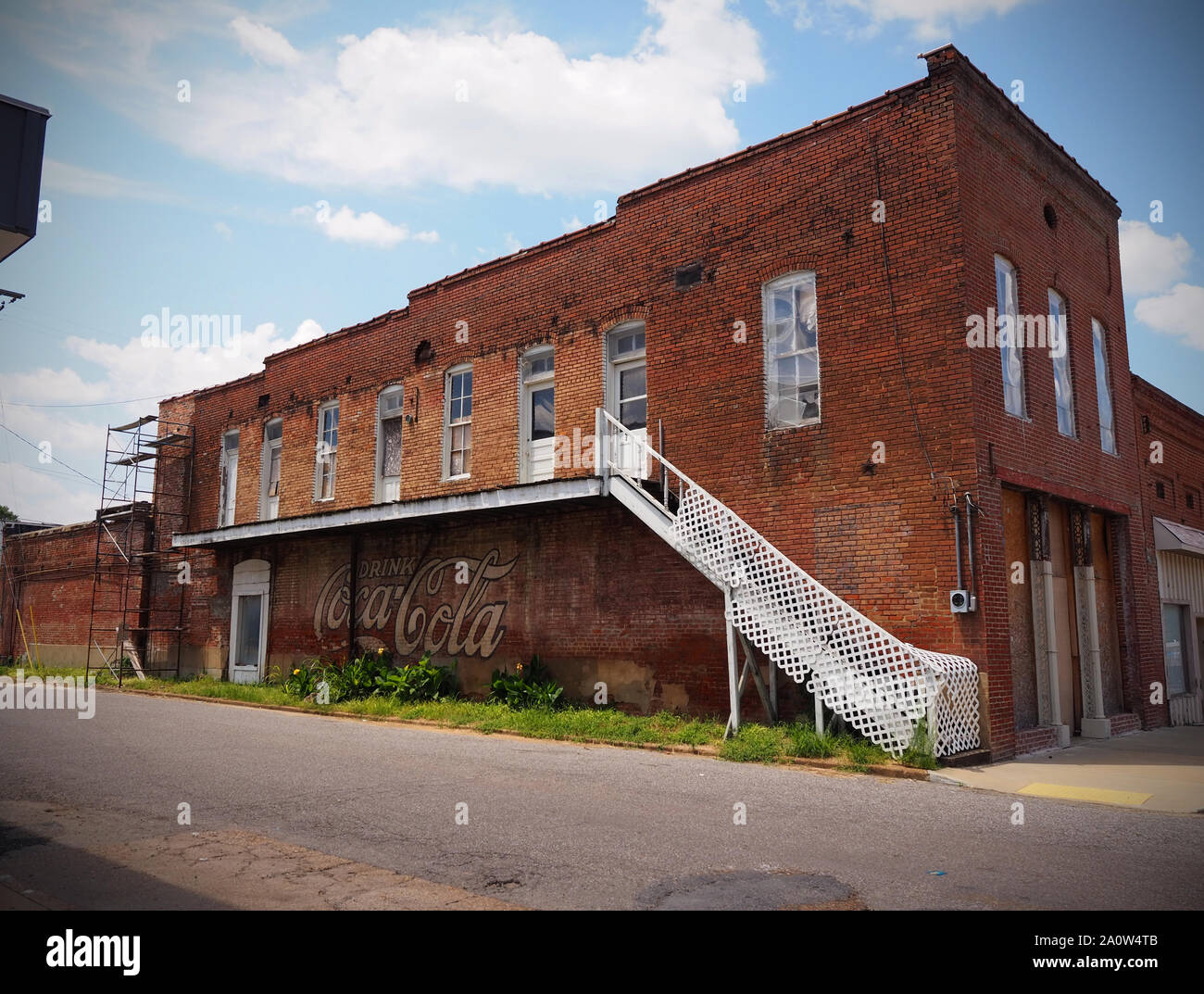 SARDIS, MISSISSIPPI - JULY 24, 2019: A vintage classic Coca Cola logo advertisement remains on the side of an brick building in the deep south, USA. Stock Photo