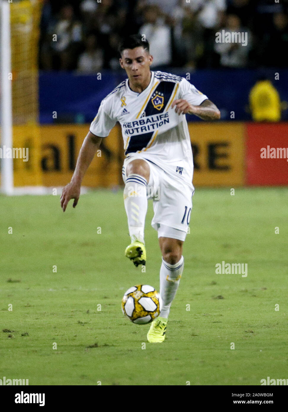 Los Angeles, California, USA. 21st Sep, 2019. LA Galaxy forward Cristian Pavon (10) controls the ball during the 2019 Major League Soccer (MLS) match between LA Galaxy and Montreal Impact in Carson, California, September 21, 2019. Credit: Ringo Chiu/ZUMA Wire/Alamy Live News Stock Photo