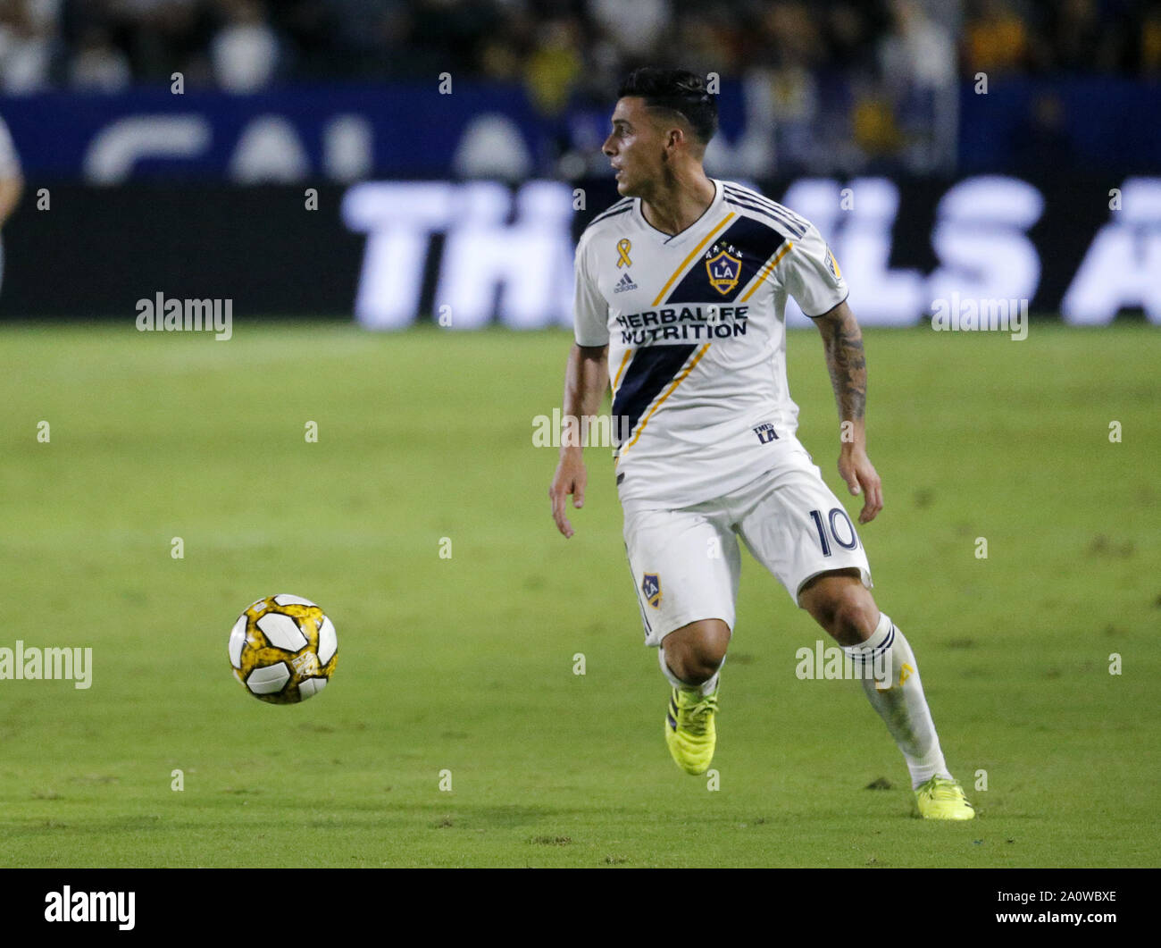 Los Angeles, California, USA. 21st Sep, 2019. LA Galaxy forward Cristian Pavon (10) controls the ball during the 2019 Major League Soccer (MLS) match between LA Galaxy and Montreal Impact in Carson, California, September 21, 2019. Credit: Ringo Chiu/ZUMA Wire/Alamy Live News Stock Photo
