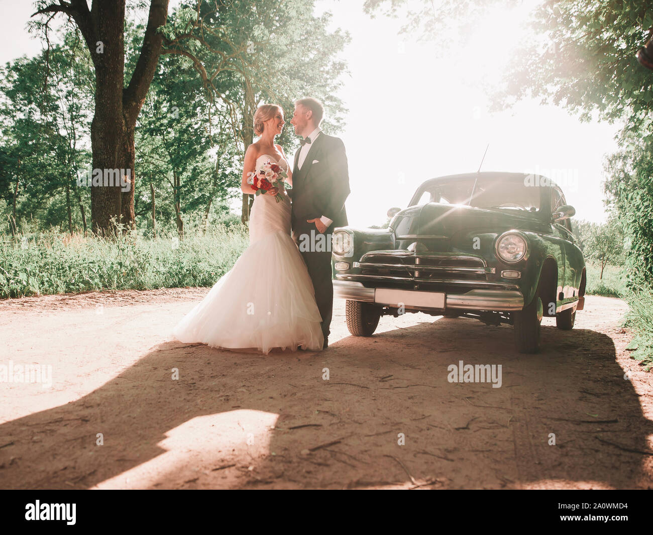 How to shoot newlyweds hi-res stock photography and images - Alamy