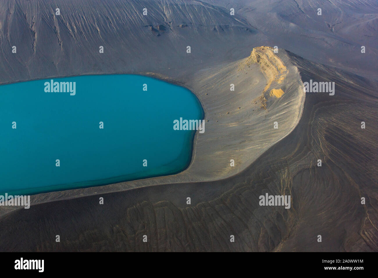 Vista aérea de Lago y paisaje volcánico. Sur de Islandia Stock Photo
