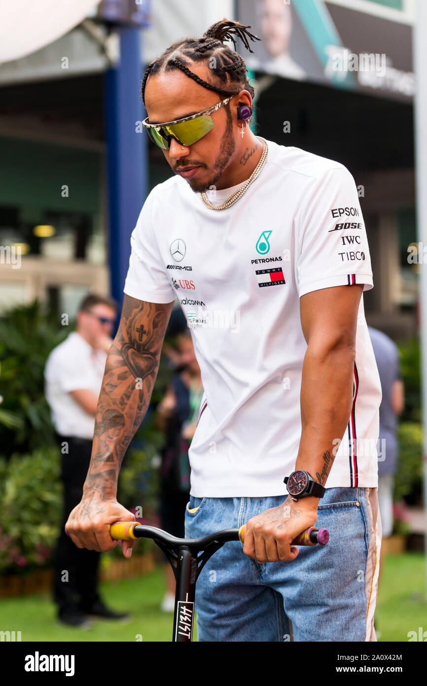 22nd September 2019 The Marina Bay Circuit Marina Bay Singapore Formula One Race Day The number 44 Mercedes AMG Petronas driver Lewis Hamilton arrives at the track on a scooter Stock Photo Alamy
