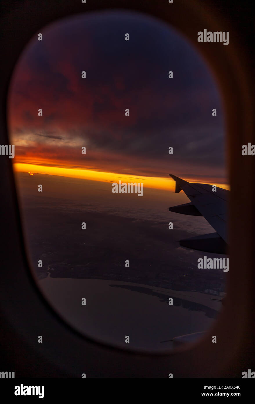 Airplane wing house hi-res stock photography and images - Alamy