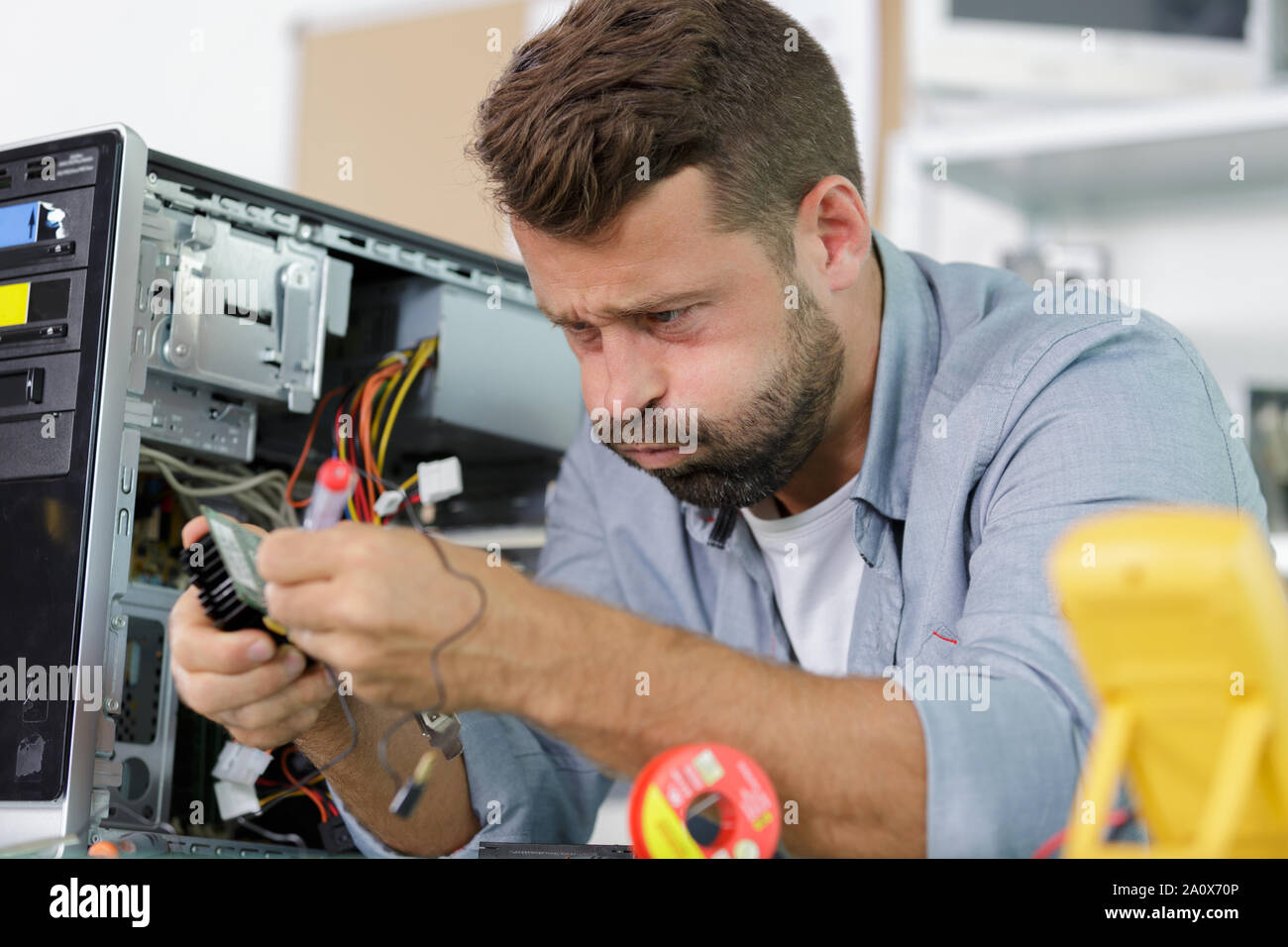 upset technician lost with all the cables Stock Photo