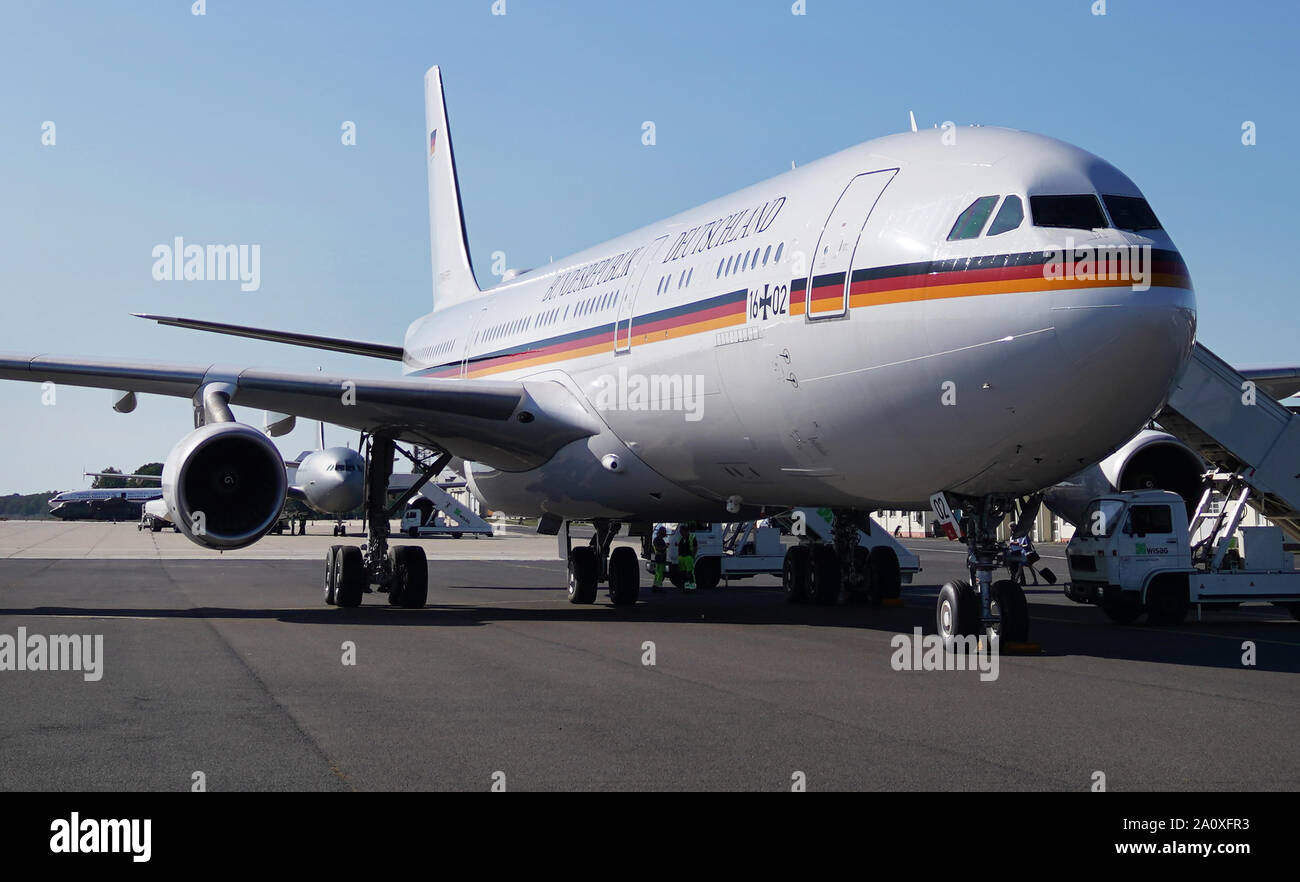 22 September 2019, Berlin: An Airbus 340 of the Luftwaffe stands at Tegel airport, military part, in front of a troop transporter, Airbus A310, of the Luftwaffe. The Chancellor travels with the Airbus A340 to New York to the USA for the UN climate summit and the Minister of Defence flies to Washington shortly afterwards for political talks with the A310. Photo: Kay Nietfeld/dpa Stock Photo