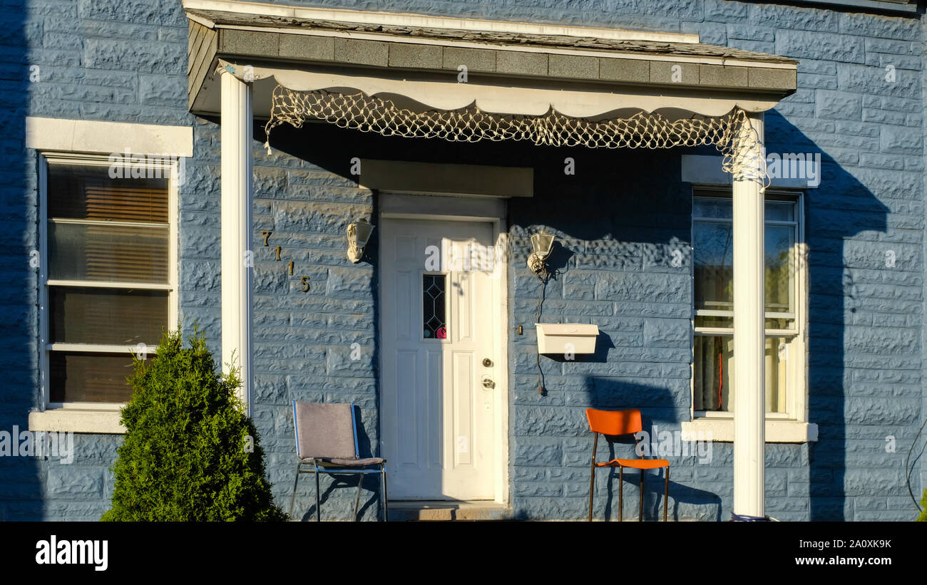 Typical shoebox house Montreal (Parc Extension area Stock Photo Alamy