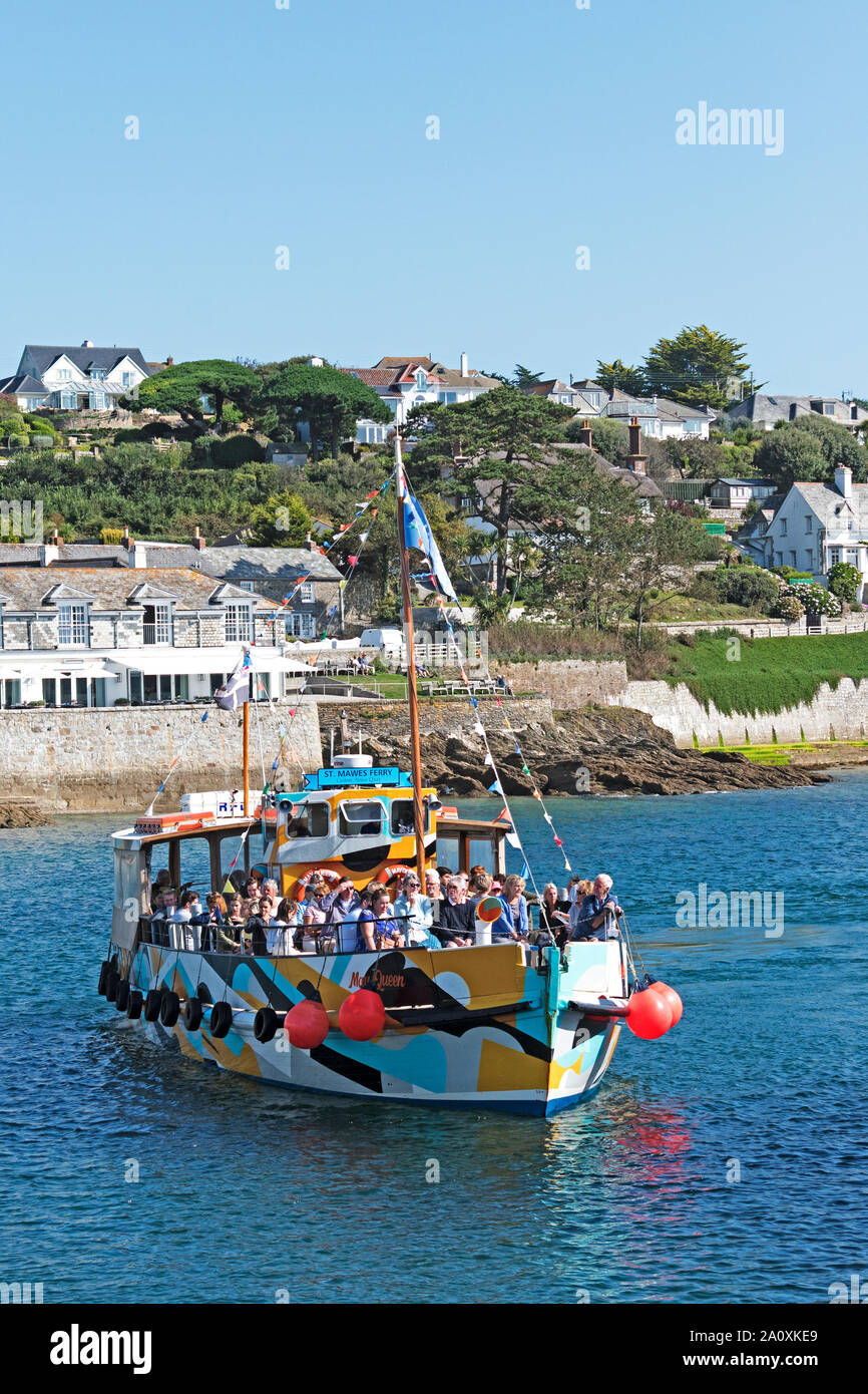 the st.mawes ferry coming in to the harbour after the short journey from falmouth, cornwall, england, uk. Stock Photo
