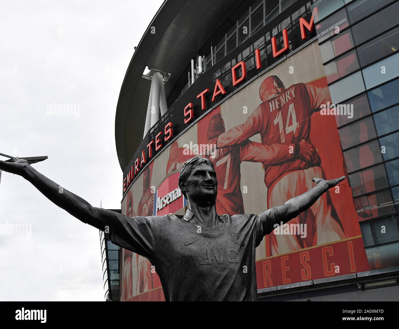 The statue of tony adams outside the emirates stadium hires stock