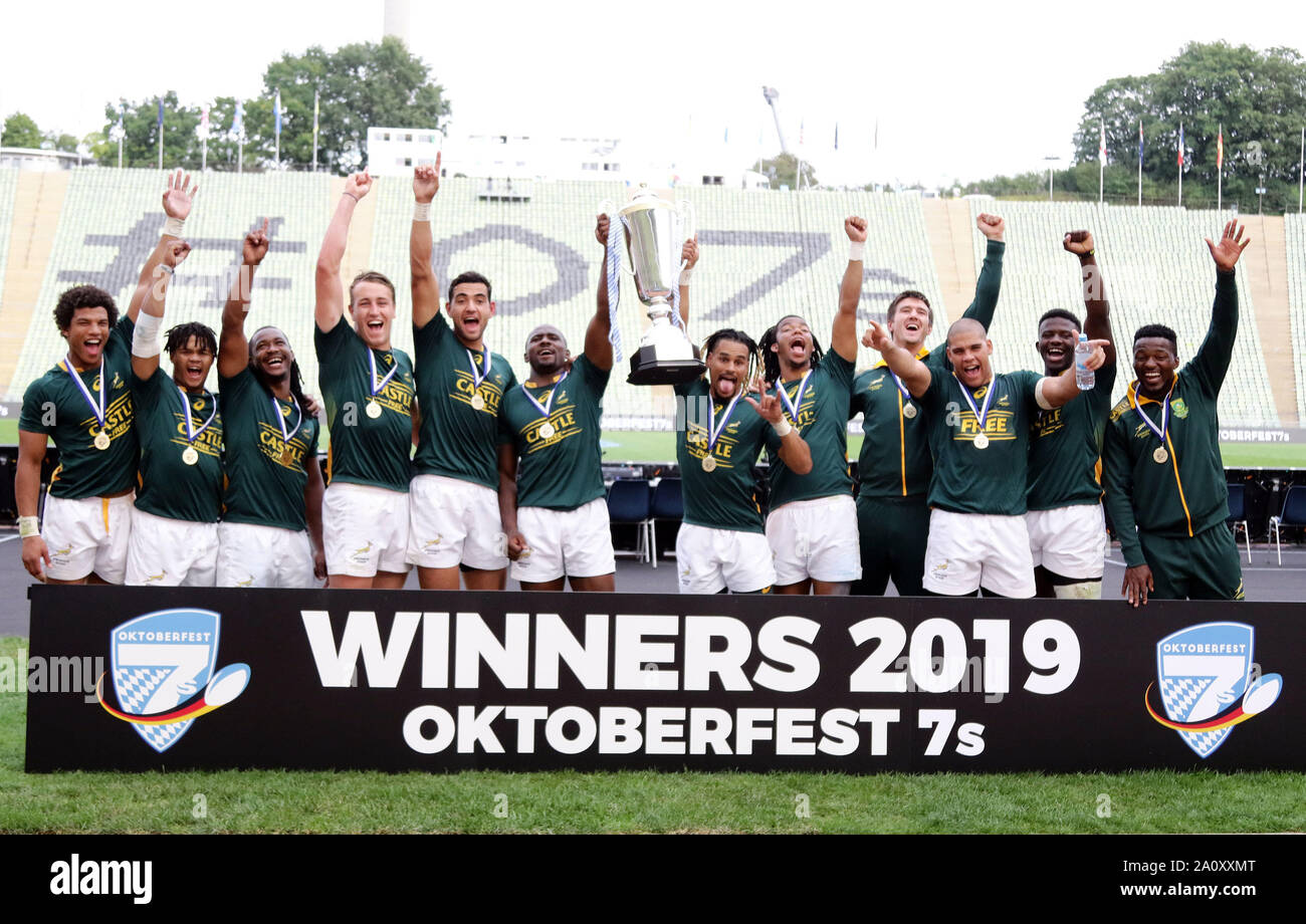 Munich, Bavaria, Germany. 22nd Sep, 2019. thje winning team of South Africa with the cup, .final, Rugby tournament, Fiji vs South Africa, .Munich, Olympia Stadium, Sept 22, 2019, the teams of New Zealand, England, Australia, South Africa, Germany, Fiji, USA and France take part in this 2 day tournament, Credit: Wolfgang Fehrmann/ZUMA Wire/Alamy Live News Stock Photo