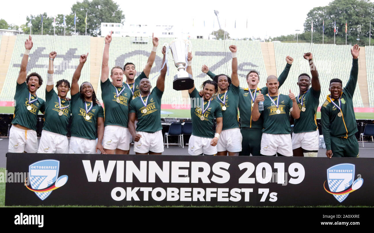 Munich, Bavaria, Germany. 22nd Sep, 2019. the winning team of South Africa .final, Rugby tournament, Fiji vs South Africa, .Munich, Olympia Stadium, Sept 22, 2019, the teams of New Zealand, England, Australia, South Africa, Germany, Fiji, USA and France take part in this 2 day tournament, Credit: Wolfgang Fehrmann/ZUMA Wire/Alamy Live News Stock Photo