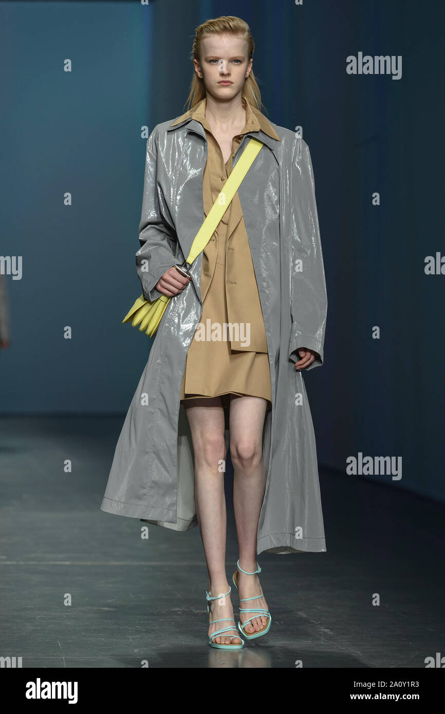 Milan, Italy. 22nd Sep, 2019. Milan Fashion Week, Women Spring Summer 2020.  Milan, Women's Fashion, Spring Summer 2020. Hugo Boss catwalk Pictured:  model Credit: Independent Photo Agency/Alamy Live News Stock Photo - Alamy