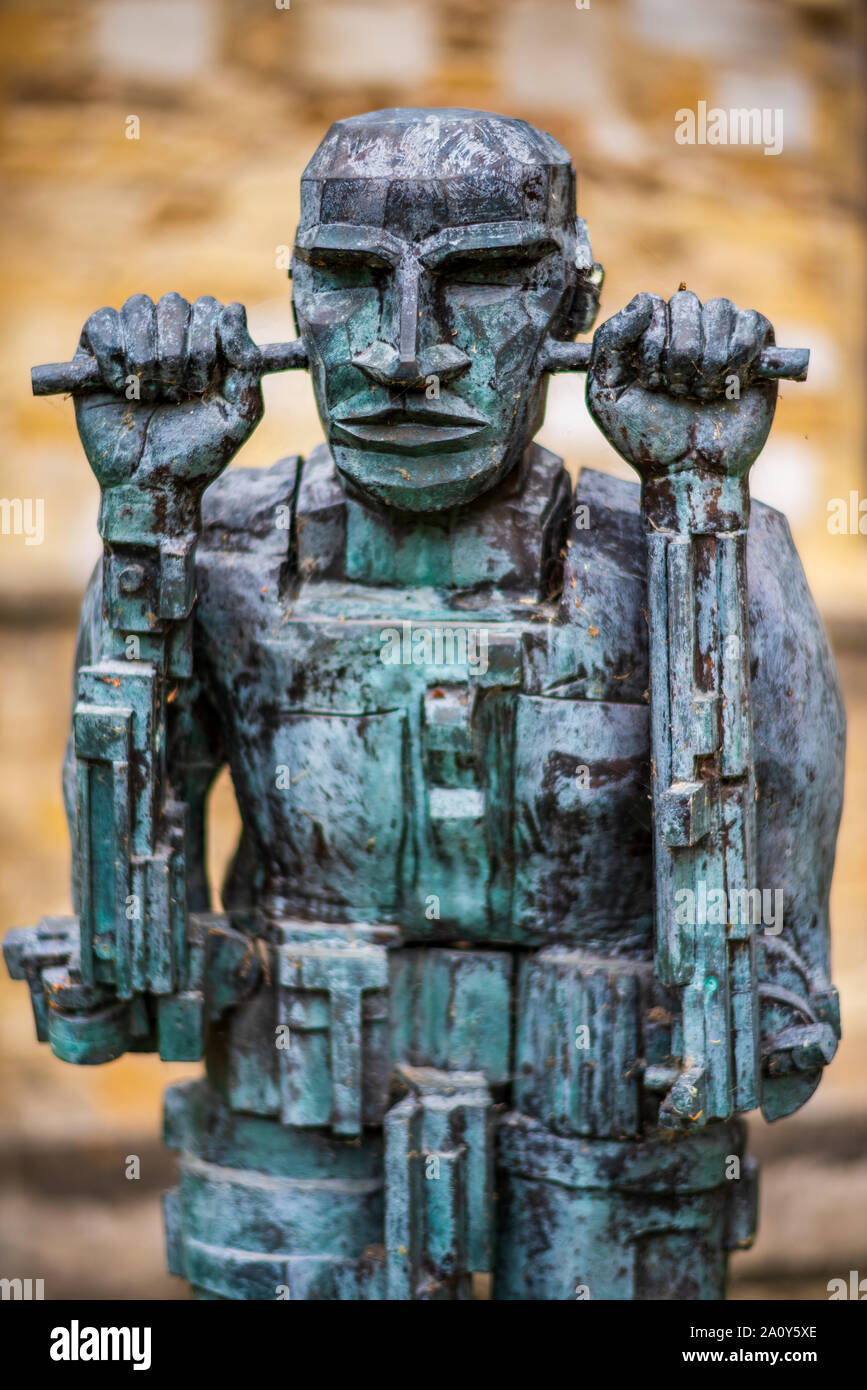 Sir Eduardo Paolozzi’s Daedalus on Wheels statue in the grounds of Jesus College Cambridge University. Statue Dated 1994. Stock Photo