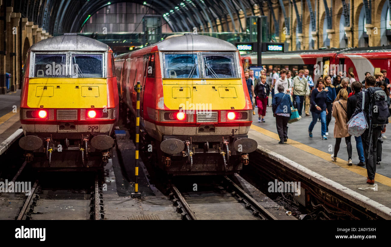 Two Virgin Rail InterCity 225 trains at London Kings Cross Station Stock Photo