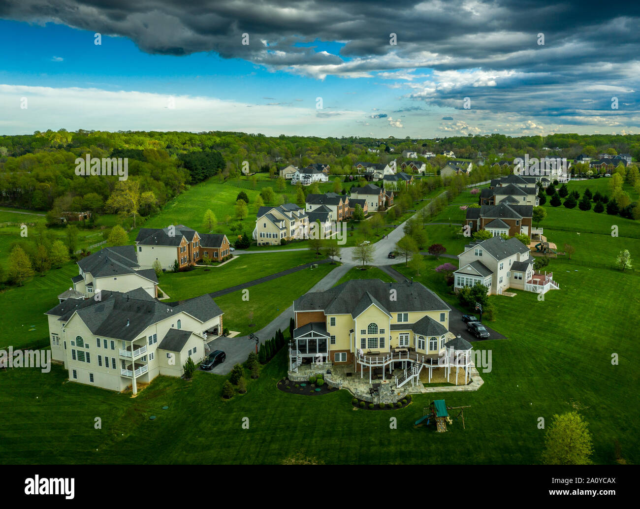 Upper middle class homes hires stock photography and images Alamy