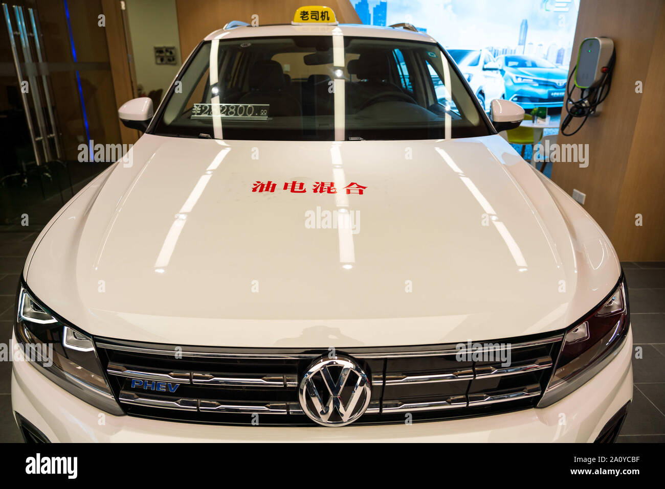 Shanghai, Shanghai, China. 22nd Sep, 2019. Volkswagen Tiguan PHEV displayed at an electric and hybrid cars retailer in Shanghai. Credit: Alex Tai/SOPA Images/ZUMA Wire/Alamy Live News Stock Photo