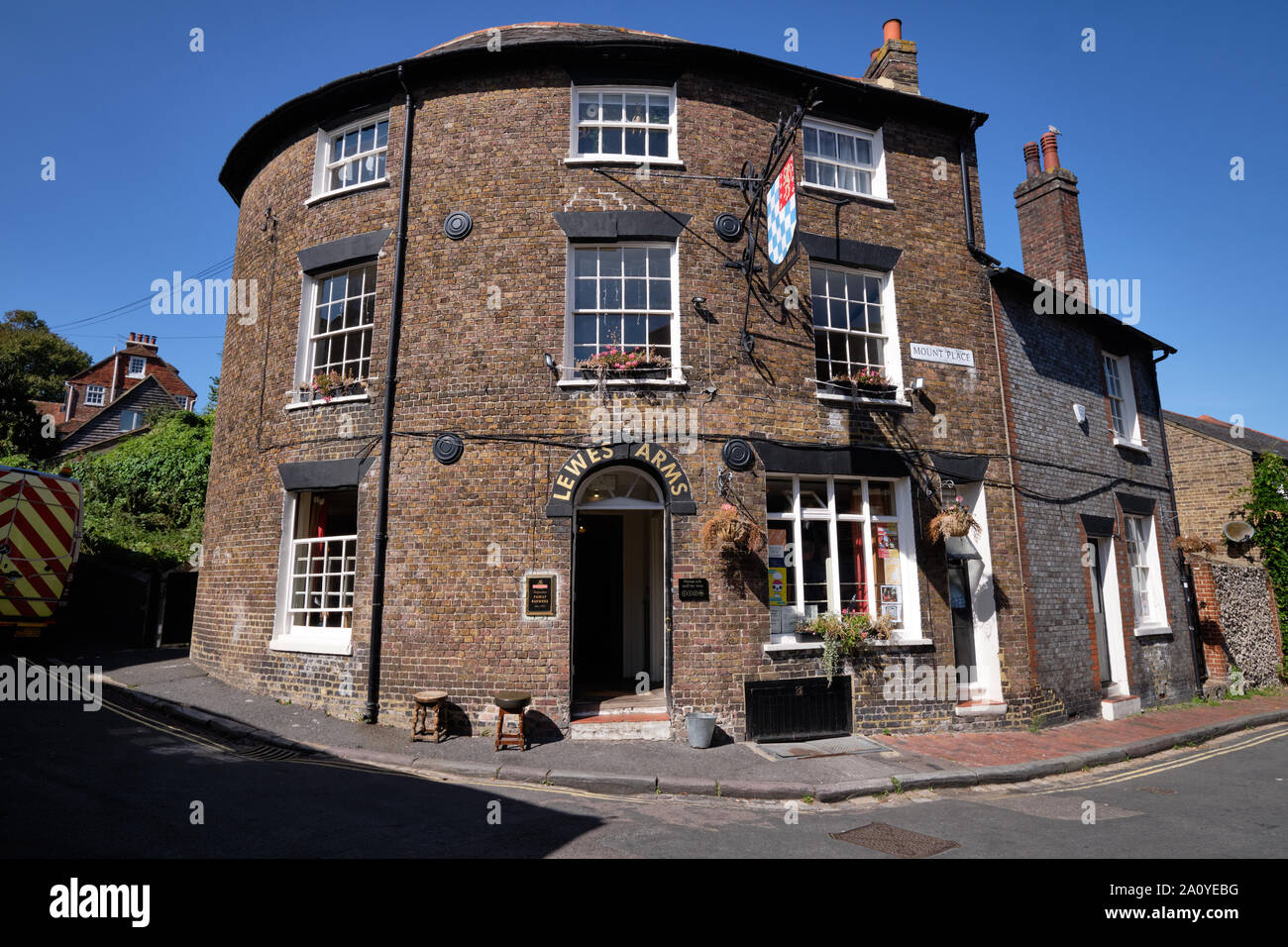 Lewes Arms pub exterior corner rounded facade. Lewes, UK, September 2019 Stock Photo