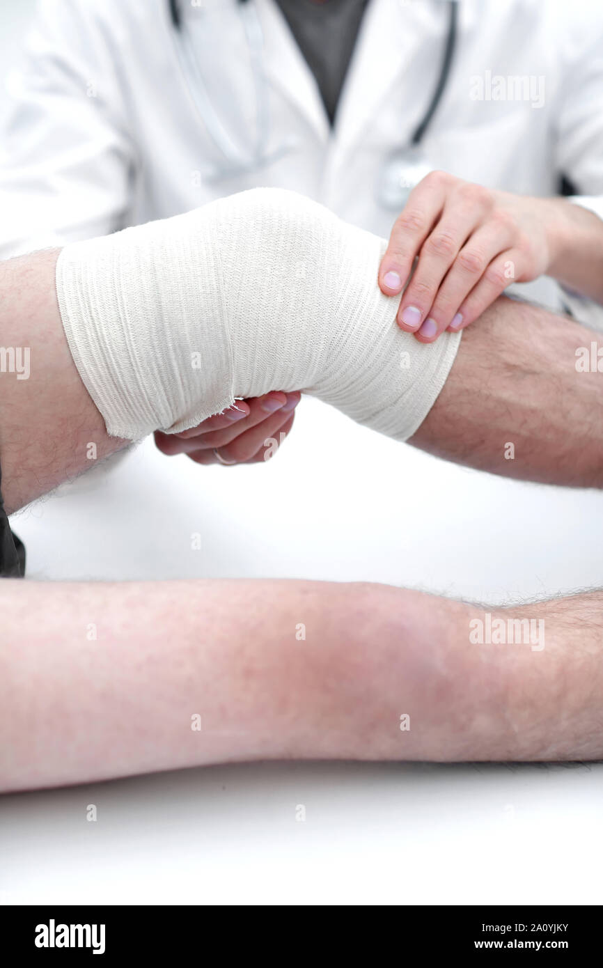 traumatologist ,applying a bandage on the knee Stock Photo Alamy