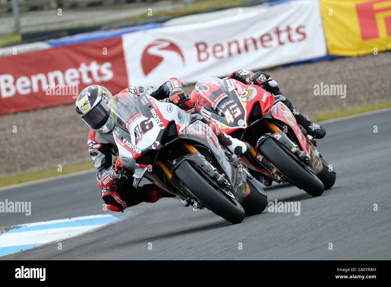 Tommy Bridewell on the Oxford Racing Moto Rapido Ducati and Scott Redding on the Bewiser Ducati at Knockhill Racing Circuit Stock Photo
