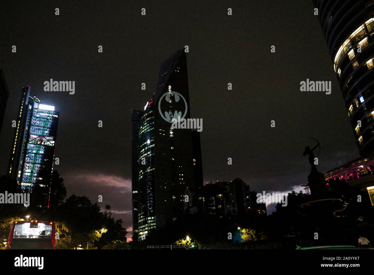 View of the Batman's symbol projected on the Reforma Tower, fans ...