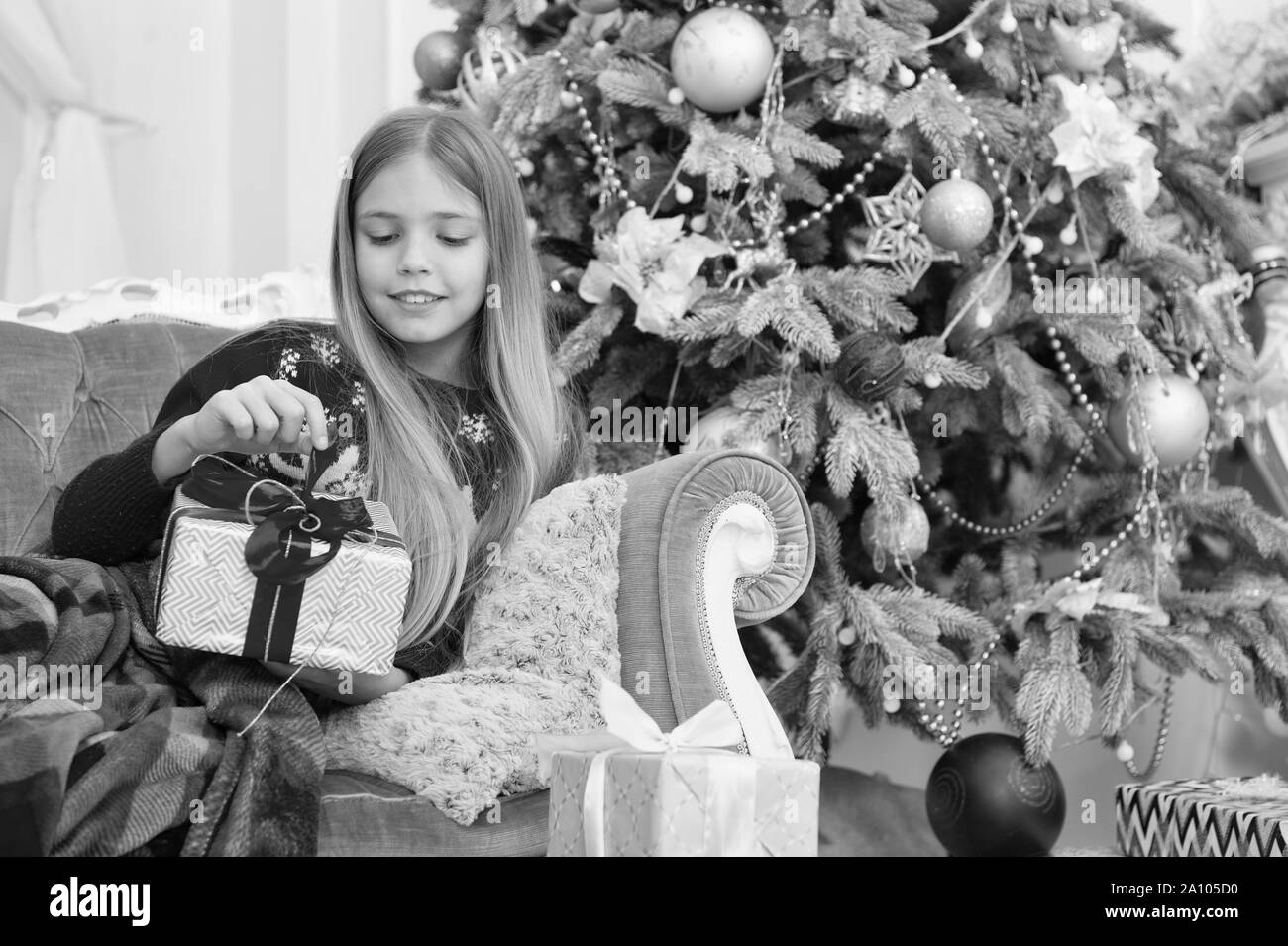 Family christmas presents tree opening Black and White Stock Photos & Images Alamy