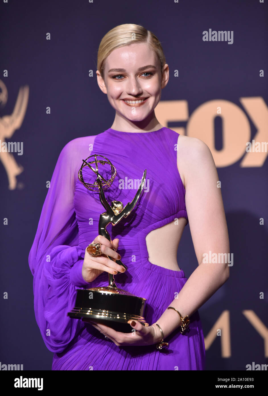 Prestige teenagere hvad som helst Julia Garner, winner of the award for Outstanding Supporting Actress in a  Drama Series for "Ozark" appears backstage during the 71st annual Primetime  Emmy Awards held at the Microsoft Theater in downtown