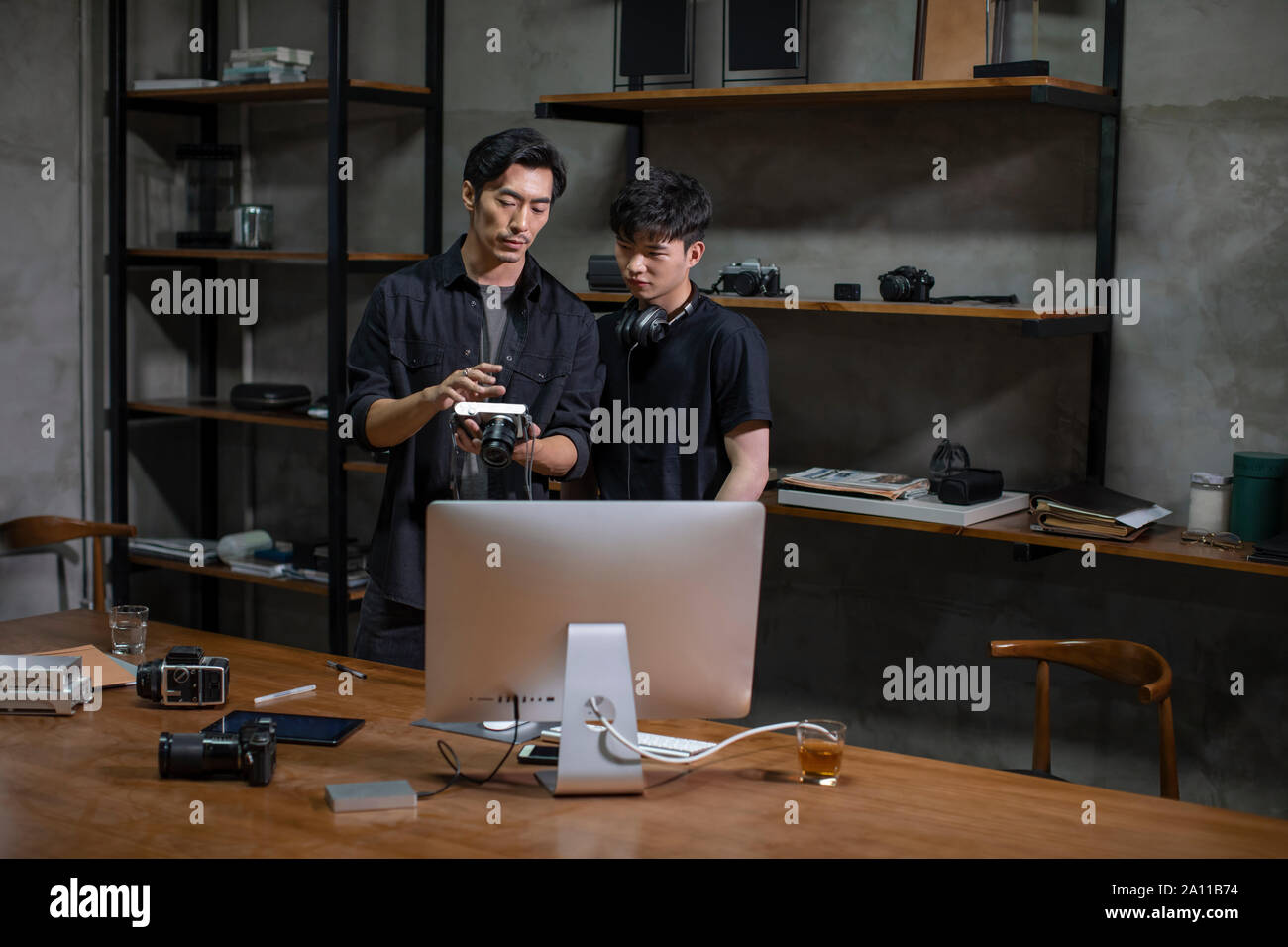 Photographers working in studio Stock Photo - Alamy
