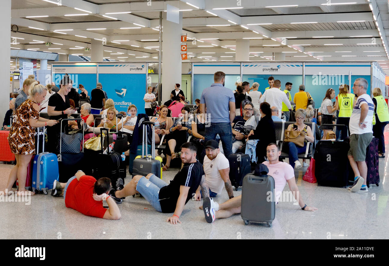 Palma, Spain. 23rd Sep, 2019. Passengers are standing at Palma de Mallorca airport on the day of the failure of Thomas Cook. The efforts to rescue the battered British tourism group Thomas Cook have failed. The second largest travel company in Europe announced that a corresponding insolvency petition had already been filed in court. Credit: Clara Margais/dpa/Alamy Live News Stock Photo