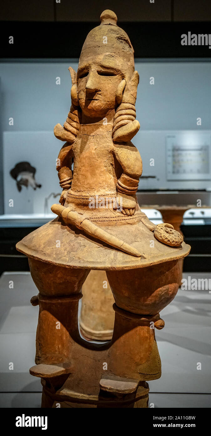 Haniwa (terracotta tomb figurine) nobleman in formal attire, Kofun period, 6th century, Gunma, Japan Stock Photo
