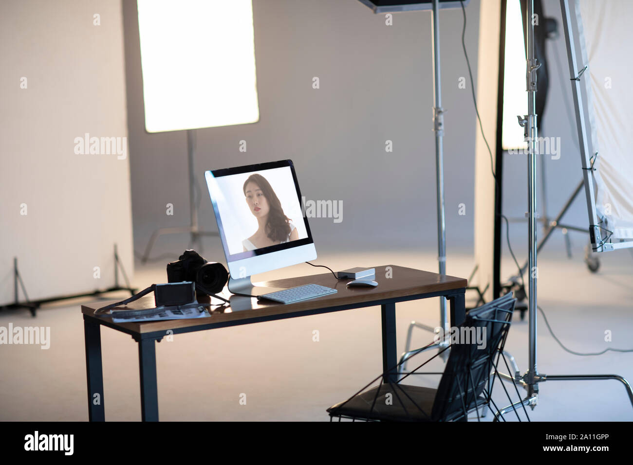 Camera studio computer hi-res stock photography and images - Alamy