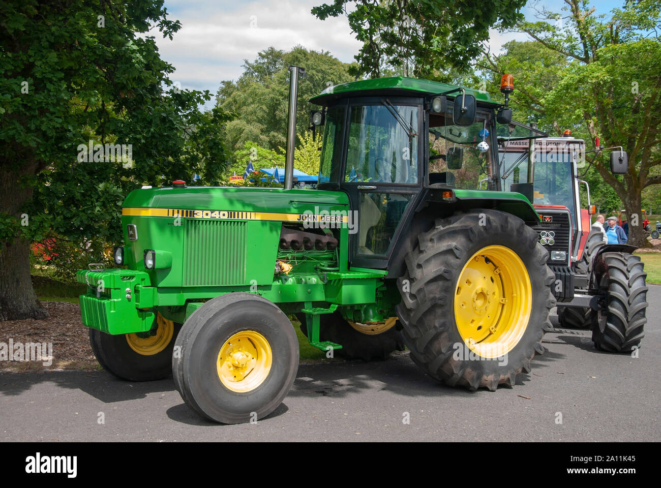 Immaculate 1984 green yellow john deere 3040 model tractor isle hires