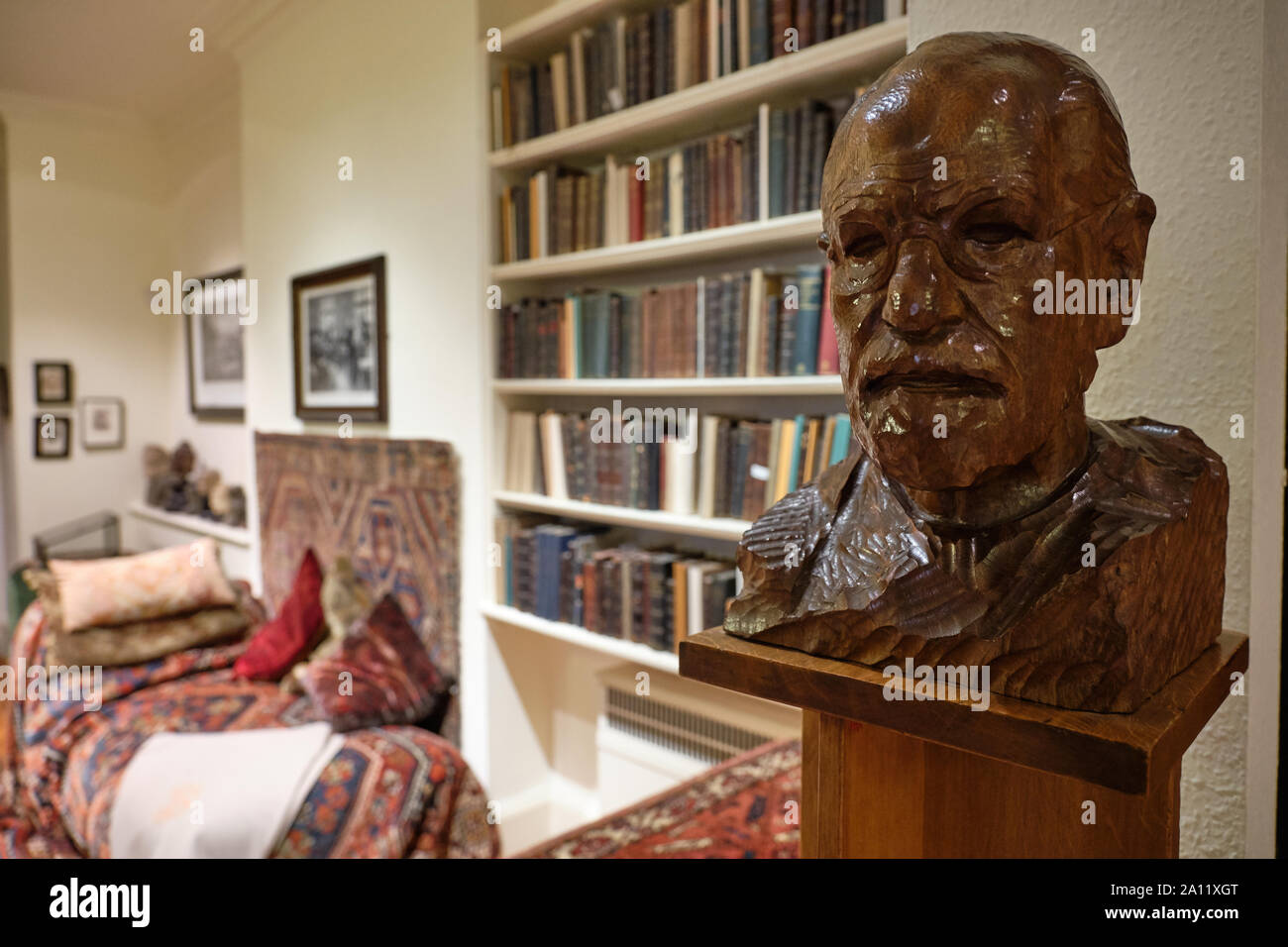 Sigmund Freud House London Psychoanalysist Couch Stock Photo