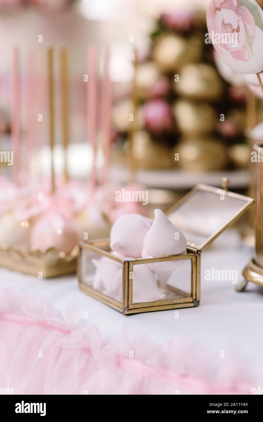 Beautiful And Delicious Sweet Treats For Guests At The Wedding