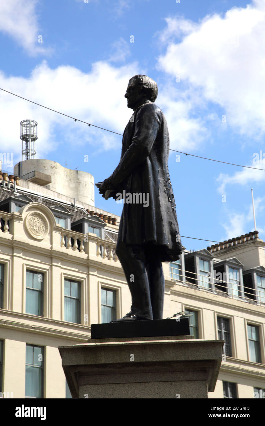 Get Robert peel statue glasgow Desktop Wallpaper Free