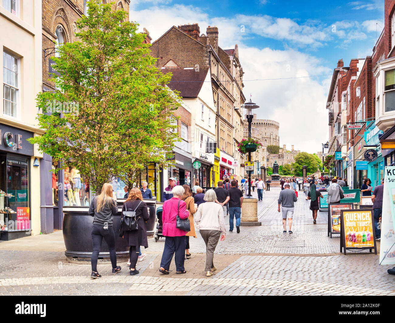 Windsor high street hi-res stock photography and images - Alamy